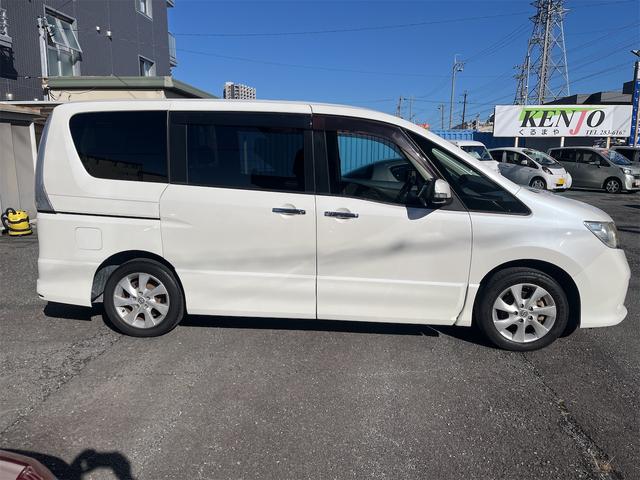 セレナ ハイウェイスター バックカメラ オートクルーズコントロール 両側電動スライドドア スマートキー 電動格納ミラー 後席モニター 3列シート CVT アルミホイール 盗難防止システム 衝突安全ボディ ABS ESC(9枚目)