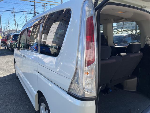 セレナ ハイウェイスター バックカメラ オートクルーズコントロール 両側電動スライドドア スマートキー 電動格納ミラー 後席モニター 3列シート CVT アルミホイール 盗難防止システム 衝突安全ボディ ABS ESC(17枚目)