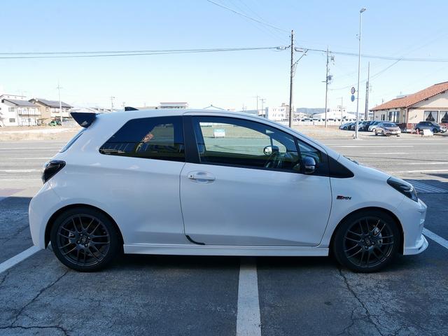 ヴィッツ ＧＲＭＮ　ターボ　スーパーチャージャー　社外メタルクラッチ　ＧＲレコーダー　純正ナビ（5枚目）