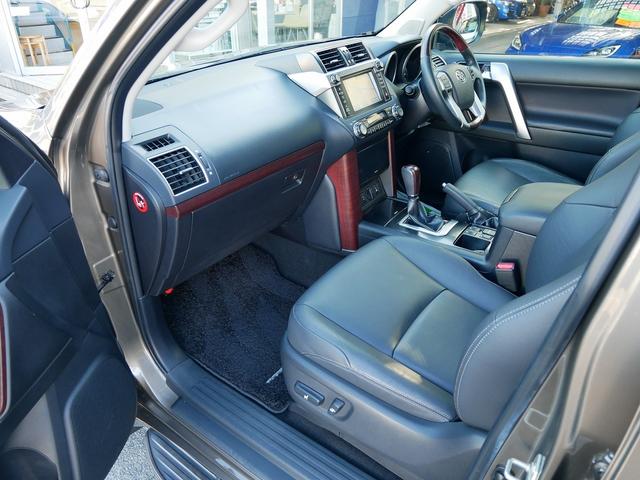 ランドクルーザープラド TX Lパッケージ メーカーナビ フェンダーミラーレス 寒冷地仕様 ETC2.0 クリアランスソナー 1オーナー 禁煙車 LEDヘッドライト ルーフレール 社外17インチアルミ 3列シート(3枚目)