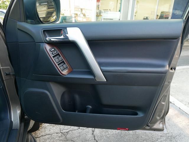 ランドクルーザープラド TX Lパッケージ メーカーナビ フェンダーミラーレス 寒冷地仕様 ETC2.0 クリアランスソナー 1オーナー 禁煙車 LEDヘッドライト ルーフレール 社外17インチアルミ 3列シート(33枚目)