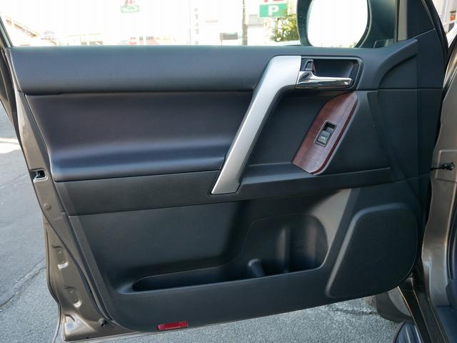 ランドクルーザープラド TX Lパッケージ メーカーナビ フェンダーミラーレス 寒冷地仕様 ETC2.0 クリアランスソナー 1オーナー 禁煙車 LEDヘッドライト ルーフレール 社外17インチアルミ 3列シート(40枚目)