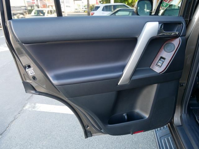 ランドクルーザープラド TX Lパッケージ メーカーナビ フェンダーミラーレス 寒冷地仕様 ETC2.0 クリアランスソナー 1オーナー 禁煙車 LEDヘッドライト ルーフレール 社外17インチアルミ 3列シート(41枚目)