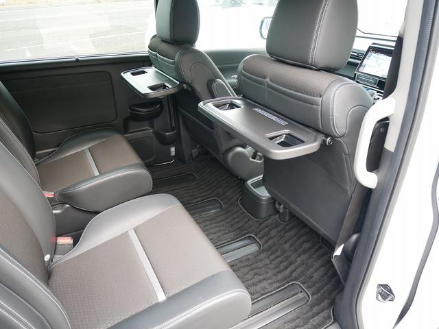 ステップワゴンスパーダ ｅ：ＨＥＶスパーダ　Ｇ・ＥＸ　ホンダセンシング　ｅ：ＨＥＶ　ホンダセンシング　９インチナビ　バックカメラ　両側電動スライドドア　シートヒーター　ＥＴＣ２．０　わくわくゲート　７人乗　スマ－トキ－（17枚目）