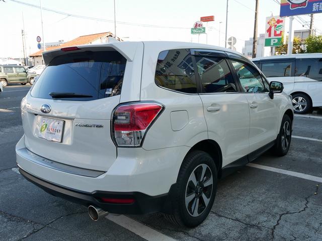 フォレスター 2.0i-L シートヒータ フルタイム4WD LED Aライト オートエアコン 衝突安全ボディ 横滑り防止装置 アイドリングストップ エアバッグ USB 盗難防止システム クルコン(10枚目)