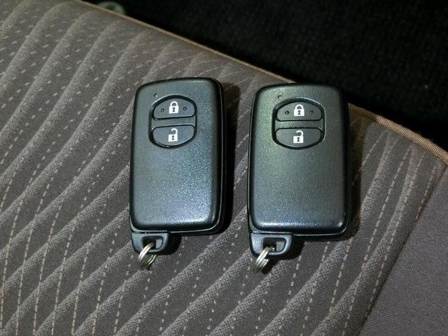 G ハイブリッド ワンオーナー 横滑り防止機能 ABS エアバッグ 盗難防止装置 バックカメラ ETC ミュージックプレイヤー接続可 CD スマートキー キーレス フル装備 LEDヘッドランプ オートマ(4枚目)