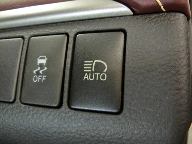 ハリアー プレミアム　ワンオーナー　電動シート　安全装備　横滑り防止機能　ＡＢＳ　エアバッグ　オートクルーズコントロール　盗難防止装置　アイドリングストップ　バックカメラ　ＥＴＣ　ミュージックプレイヤー接続可　ＣＤ（12枚目）