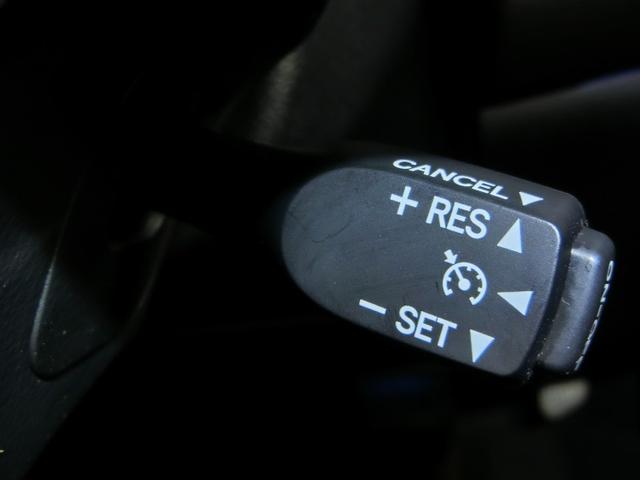 ハリアー プレミアム　ワンオーナー　電動シート　安全装備　横滑り防止機能　ＡＢＳ　エアバッグ　オートクルーズコントロール　盗難防止装置　アイドリングストップ　バックカメラ　ＥＴＣ　ミュージックプレイヤー接続可　ＣＤ（33枚目）