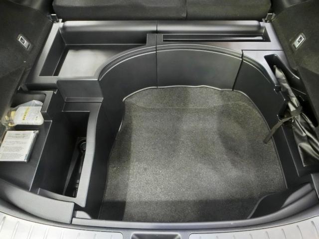 ハリアー プレミアム　サンルーフ　電動シート　安全装備　衝突被害軽減システム　横滑り防止機能　ＡＢＳ　エアバッグ　オートクルーズコントロール　盗難防止装置　アイドリングストップ　バックカメラ　ＥＴＣ　ＣＤ　スマートキー（17枚目）