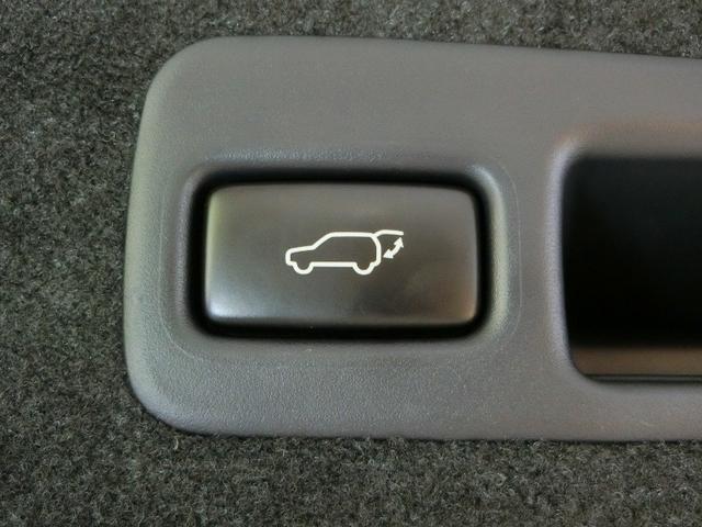 ハリアー プレミアム　サンルーフ　電動シート　安全装備　衝突被害軽減システム　横滑り防止機能　ＡＢＳ　エアバッグ　オートクルーズコントロール　盗難防止装置　アイドリングストップ　バックカメラ　ＥＴＣ　ＣＤ　スマートキー（18枚目）