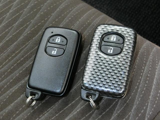 アクア G ハイブリッド 横滑り防止機能 ABS エアバッグ 盗難防止装置 バックカメラ ETC ドラレコ ミュージックプレイヤー接続可 CD スマートキー キーレス フル装備 アルミホイール オートマ(6枚目)