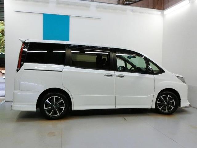 ノア Ｓｉ　ダブルバイビーＩＩＩ　ワンオーナー　衝突被害軽減システム　横滑り防止機能　ＡＢＳ　エアバッグ　オートクルーズコントロール　盗難防止装置　アイドリングストップ　バックカメラ　後席モニター　ＥＴＣ　ドラレコ　ＣＤ　スマートキー（7枚目）