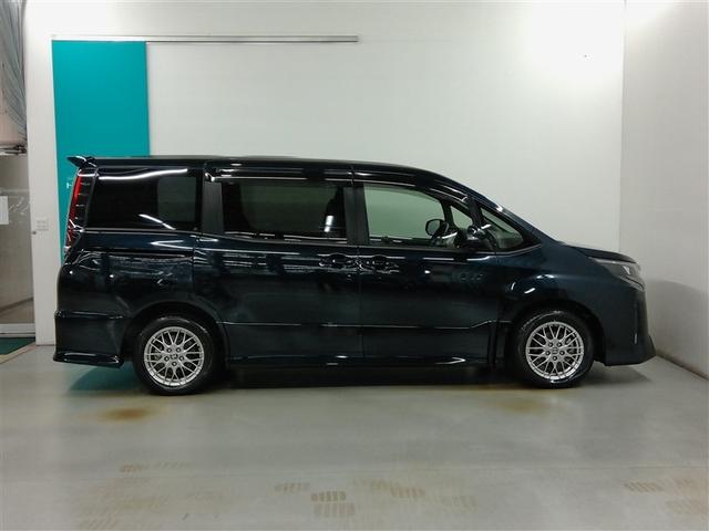 ノア ハイブリッドＳｉ　ハイブリッド　ワンオーナー　衝突被害軽減システム　横滑り防止機能　ＡＢＳ　エアバッグ　オートクルーズコントロール　盗難防止装置　バックカメラ　後席モニター　ＥＴＣ　ドラレコ　ＣＤ　スマートキー（3枚目）