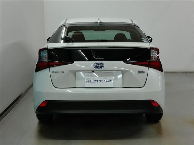 プリウス S ハイブリッド 安全装備 衝突被害軽減システム 横滑り防止機能 ABS エアバッグ オートクルーズコントロール 盗難防止装置 バックカメラ ETC ドラレコ ミュージックプレイヤー接続可 CD キーレス(4枚目)