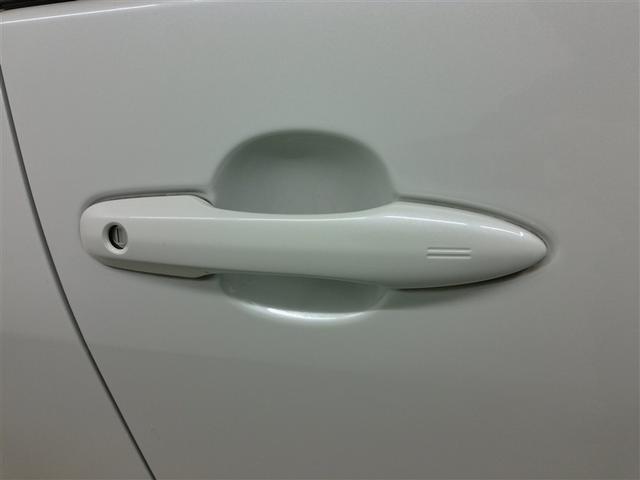 プリウス S ハイブリッド 安全装備 衝突被害軽減システム 横滑り防止機能 ABS エアバッグ オートクルーズコントロール 盗難防止装置 バックカメラ ETC ドラレコ ミュージックプレイヤー接続可 CD キーレス(7枚目)