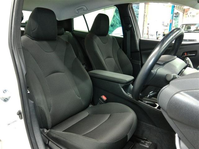 プリウス S ハイブリッド 安全装備 衝突被害軽減システム 横滑り防止機能 ABS エアバッグ オートクルーズコントロール 盗難防止装置 バックカメラ ETC ドラレコ ミュージックプレイヤー接続可 CD キーレス(11枚目)