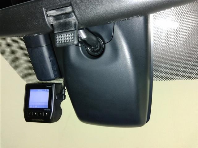 プリウス S ハイブリッド 安全装備 衝突被害軽減システム 横滑り防止機能 ABS エアバッグ オートクルーズコントロール 盗難防止装置 バックカメラ ETC ドラレコ ミュージックプレイヤー接続可 CD キーレス(23枚目)