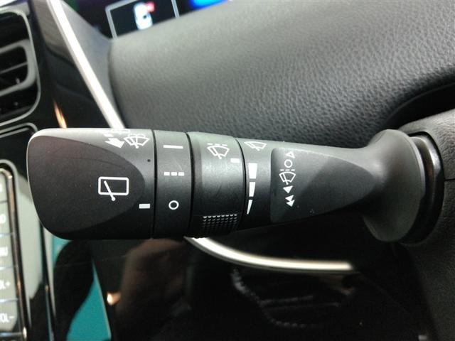 プリウス S ハイブリッド 安全装備 衝突被害軽減システム 横滑り防止機能 ABS エアバッグ オートクルーズコントロール 盗難防止装置 バックカメラ ETC ドラレコ ミュージックプレイヤー接続可 CD キーレス(32枚目)