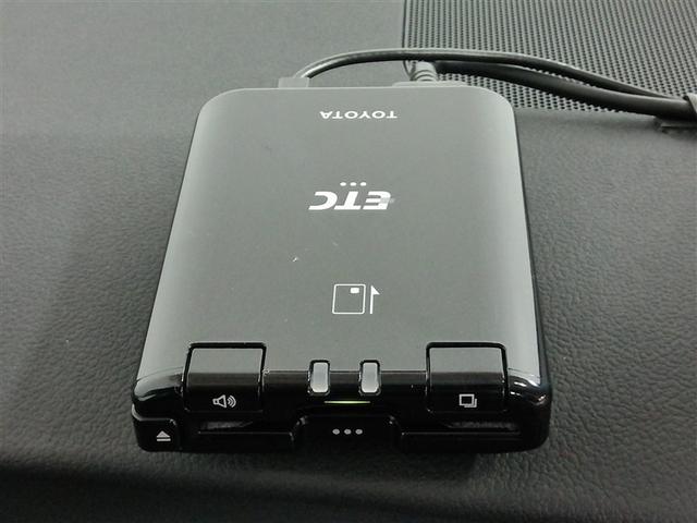 プリウス S ハイブリッド 安全装備 衝突被害軽減システム 横滑り防止機能 ABS エアバッグ オートクルーズコントロール 盗難防止装置 バックカメラ ETC ドラレコ ミュージックプレイヤー接続可 CD キーレス(39枚目)