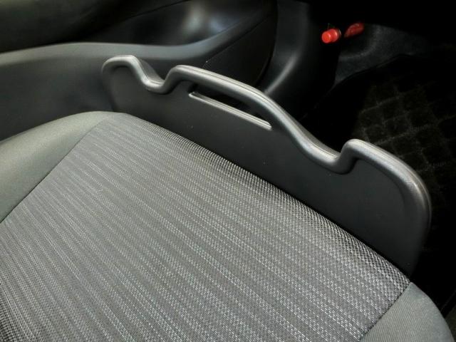 ヤリス Ｚ　安全装備　衝突被害軽減システム　横滑り防止機能　ＡＢＳ　エアバッグ　オートクルーズコントロール　盗難防止装置　ナビ　バックカメラ　ＥＴＣ　ドラレコ　ミュージックプレイヤー接続可　スマートキー　キーレス（12枚目）