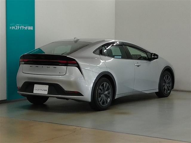 プリウス Ｘ　ハイブリッド　ワンオーナー　安全装備　衝突被害軽減システム　横滑り防止機能　ＡＢＳ　エアバッグ　オートクルーズコントロール　盗難防止装置　バックカメラ　ＥＴＣ　ドラレコ　ミュージックプレイヤー接続可（2枚目）