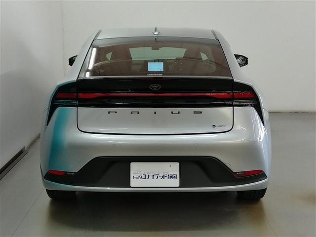 プリウス Ｘ　ハイブリッド　ワンオーナー　安全装備　衝突被害軽減システム　横滑り防止機能　ＡＢＳ　エアバッグ　オートクルーズコントロール　盗難防止装置　バックカメラ　ＥＴＣ　ドラレコ　ミュージックプレイヤー接続可（4枚目）