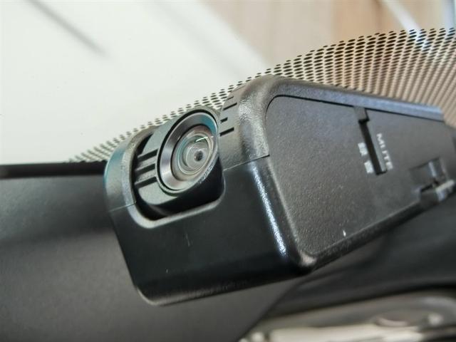 ヴォクシー Ｖ　衝突被害軽減システム　横滑り防止機能　ＡＢＳ　エアバッグ　オートクルーズコントロール　盗難防止装置　アイドリングストップ　バックカメラ　後席モニター　ＥＴＣ　ドラレコ　ミュージックプレイヤー接続可（4枚目）