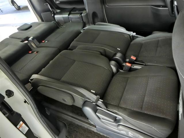 ヴォクシー Ｖ　衝突被害軽減システム　横滑り防止機能　ＡＢＳ　エアバッグ　オートクルーズコントロール　盗難防止装置　アイドリングストップ　バックカメラ　後席モニター　ＥＴＣ　ドラレコ　ミュージックプレイヤー接続可（7枚目）