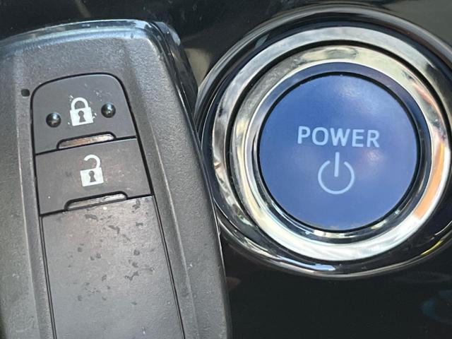 プリウス Ｓ　純正ＳＤナビ　バックカメラ　衝突被害軽減システム　レーダークルーズ　禁煙車　スマートキー　ＬＥＤヘッド　ビルトインＥＴＣ　オートライト　オートエアコン　純正１７インチアルミ　Ｂｌｕｅｔｏｏｔｈ　ＣＤ（8枚目）