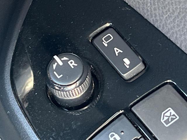 プリウス Ｓ　純正ＳＤナビ　バックカメラ　衝突被害軽減システム　レーダークルーズ　禁煙車　スマートキー　ＬＥＤヘッド　ビルトインＥＴＣ　オートライト　オートエアコン　純正１７インチアルミ　Ｂｌｕｅｔｏｏｔｈ　ＣＤ（33枚目）