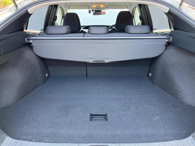 プリウス Ｓ　純正ＳＤナビ　バックカメラ　衝突被害軽減システム　レーダークルーズ　禁煙車　スマートキー　ＬＥＤヘッド　ビルトインＥＴＣ　オートライト　オートエアコン　純正１７インチアルミ　Ｂｌｕｅｔｏｏｔｈ　ＣＤ（36枚目）