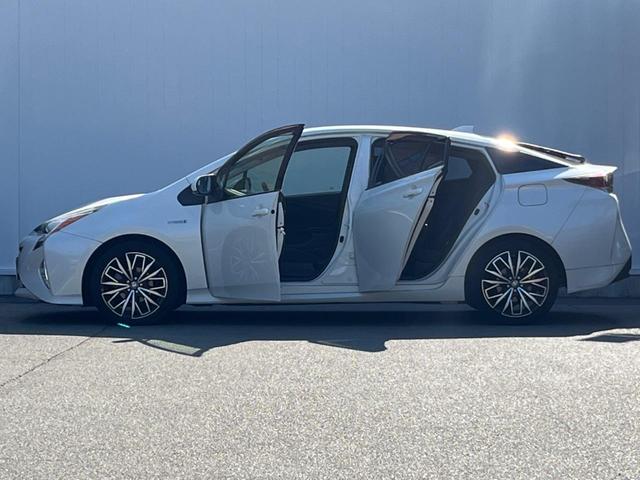 プリウス Ｓ　純正ＳＤナビ　バックカメラ　衝突被害軽減システム　レーダークルーズ　禁煙車　スマートキー　ＬＥＤヘッド　ビルトインＥＴＣ　オートライト　オートエアコン　純正１７インチアルミ　Ｂｌｕｅｔｏｏｔｈ　ＣＤ（44枚目）