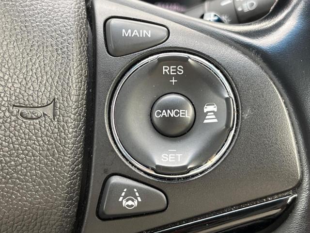 ヴェゼル ハイブリッドＺ・ホンダセンシング　純正ＳＤナビ　バックカメラ　衝突被害軽減システム　レーダークルーズ　禁煙車　ハーフレザーシート　コーナーセンサー　スマートキー　ＬＥＤヘッド　ビルトインＥＴＣ　車線逸脱警報　オートライト（6枚目）