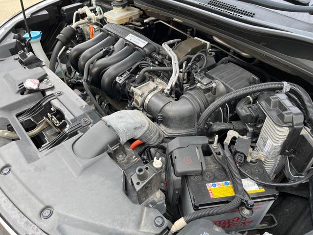 ヴェゼル ハイブリッドＺ・ホンダセンシング　純正ＳＤナビ　バックカメラ　衝突被害軽減システム　レーダークルーズ　禁煙車　ハーフレザーシート　コーナーセンサー　スマートキー　ＬＥＤヘッド　ビルトインＥＴＣ　車線逸脱警報　オートライト（19枚目）