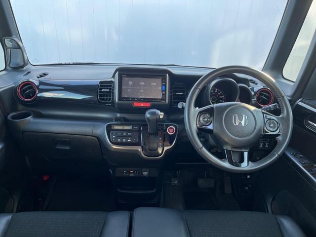 Ｎ－ＢＯＸカスタム ２トーンカラースタイル　Ｇ・ターボＬパッケージ　両側電動ドア　バックカメラ　禁煙車　スマートキー　ＨＩＤヘッド　ビルトインＥＴＣ　クルコン　純正１５インチアルミ　オートライト　オートエアコン　Ｂｌｕｅｔｏｏｔｈ　ＣＤ　ＤＶＤ再生　フルセグ（2枚目）