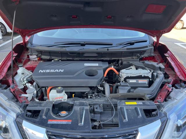 エクストレイル ２０Ｘｉ　ハイブリッド　４ＷＤ　純正ＳＤナビ　全周囲カメラ　レーダークルーズ　電動リアゲート　ドラレコ　コーナーセンサー　スマートキー　ＬＥＤヘッド　ＥＴＣ　純正１７インチアルミ　オートハイビーム　オートライト（19枚目）