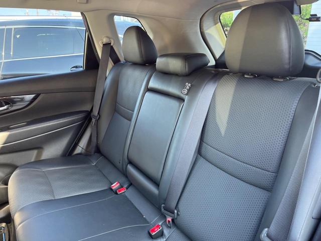 エクストレイル ２０Ｘｉ　ハイブリッド　４ＷＤ　純正ＳＤナビ　全周囲カメラ　レーダークルーズ　電動リアゲート　ドラレコ　コーナーセンサー　スマートキー　ＬＥＤヘッド　ＥＴＣ　純正１７インチアルミ　オートハイビーム　オートライト（43枚目）