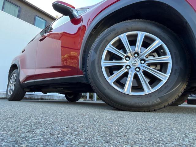 【純正１７インチアルミホイール】外観にマッチした純正アルミホイールを装着しております。各種社外アルミホイールや、スタッドレスタイヤも取扱いしております。是非ご相談ください♪