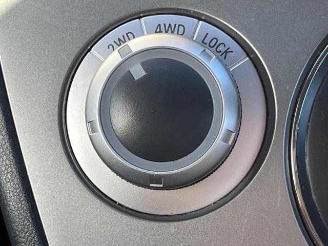 デリカＤ：５ Ｇ　パワーパッケージ　４ＷＤ　両側電動ドア　ＨＤＤナビ　後席モニター　１００Ｖ電源　レーダークルーズ　禁煙車　スマートキー　ＨＩＤヘッド　ビルトインＥＴＣ　純正１６インチアルミ　オートライト　オートエアコン（5枚目）