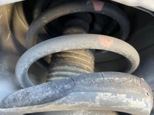 デリカＤ：５ Ｇ　パワーパッケージ　４ＷＤ　両側電動ドア　ＨＤＤナビ　後席モニター　１００Ｖ電源　レーダークルーズ　禁煙車　スマートキー　ＨＩＤヘッド　ビルトインＥＴＣ　純正１６インチアルミ　オートライト　オートエアコン（21枚目）