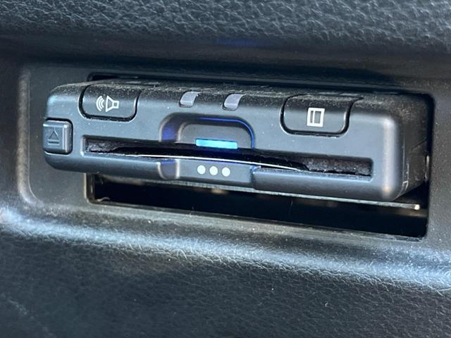 スペーシアカスタム ハイブリッドＧＳ　電動スライドドア　ＳＤナビ　バックカメラ　衝突被害軽減システム　禁煙車　シートヒーター　コーナーセンサー　スマートキー　ＬＥＤヘッド　ビルトインＥＴＣ　純正１４インチアルミ　オートライト（8枚目）