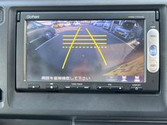 【バックカメラ】駐車時に後方がリアルタイム映像で確認できます。大型商業施設や立体駐車場での駐車時や、夜間のバック時に大活躍！運転スキルに関わらず、今や必須となった装備のひとつです！ 4