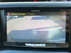 【バックカメラ】駐車時に後方がリアルタイム映像で確認できます。大型商業施設や立体駐車場での駐車時や、夜間のバック時に大活躍！運転スキルに関わらず、今や必須となった装備のひとつです！ 6