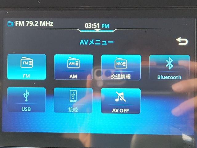 ワゴンＲカスタムＺ ハイブリッドＺＸ　届出済未使用車　ディスプレイオーディオ　Ｂｌｕｅｔｏｏｔｈ　全方位カメラ　クリアランスソナー　スズキセーフティーサポート　オートライトＬＥＤ　シートヒーター　クルコン　純正アルミ（5枚目）