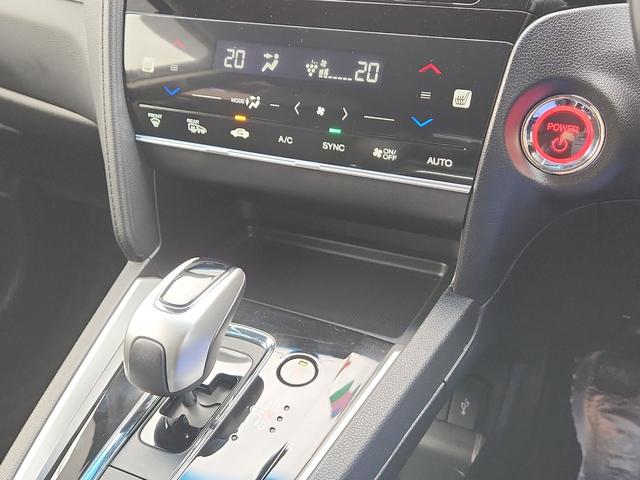 シャトル ハイブリッドＺ　ホンダセンシング　ナビ　バックカメラ　フルセグ　ＤＶＤ再生　Ｂｌｕｅｔｏｏｔｈ　クルコン　ＥＴＣ　ドラレコ　オートライトＬＥＤ　フォグランプ　純正アルミ　純正アルミ（12枚目）