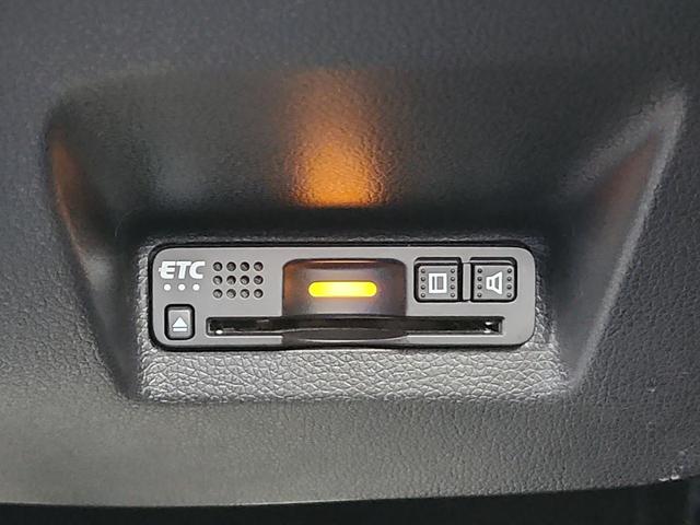 シャトル ハイブリッドＺ　ホンダセンシング　ナビ　バックカメラ　フルセグ　ＤＶＤ再生　Ｂｌｕｅｔｏｏｔｈ　クルコン　ＥＴＣ　ドラレコ　オートライトＬＥＤ　フォグランプ　純正アルミ　純正アルミ（14枚目）