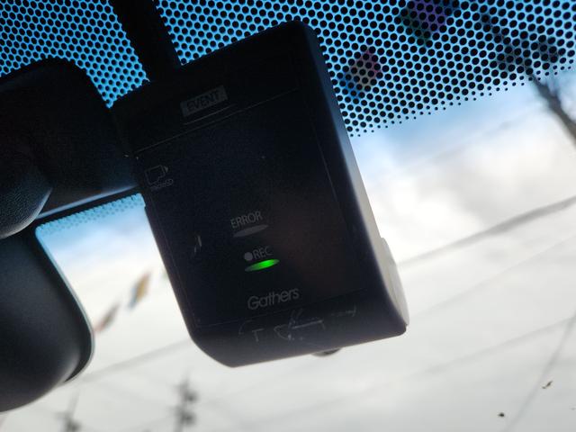 シャトル ハイブリッドＺ　ホンダセンシング　ナビ　バックカメラ　フルセグ　ＤＶＤ再生　Ｂｌｕｅｔｏｏｔｈ　クルコン　ＥＴＣ　ドラレコ　オートライトＬＥＤ　フォグランプ　純正アルミ　純正アルミ（17枚目）