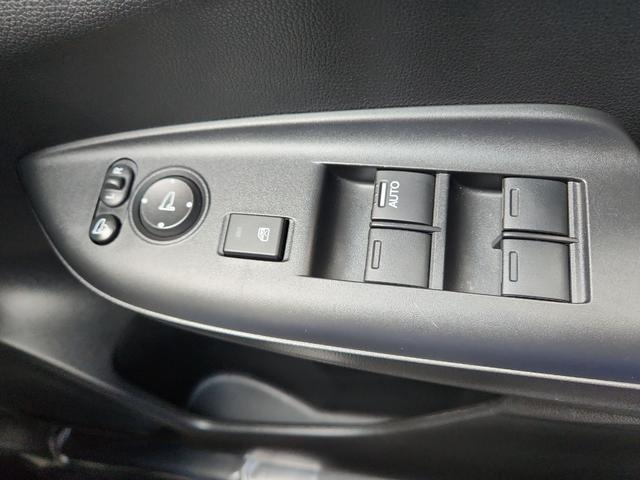 シャトル ハイブリッドＺ　ホンダセンシング　ナビ　バックカメラ　フルセグ　ＤＶＤ再生　Ｂｌｕｅｔｏｏｔｈ　クルコン　ＥＴＣ　ドラレコ　オートライトＬＥＤ　フォグランプ　純正アルミ　純正アルミ（18枚目）