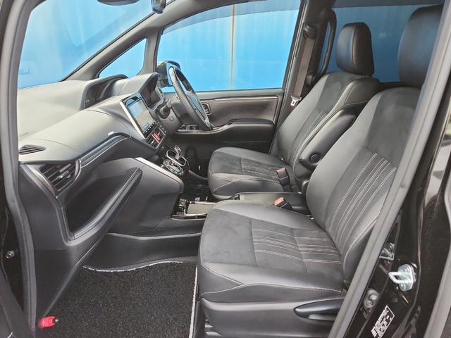 エスクァイア ハイブリッドＧｉプレミアムパッケジブラックテーラード　９インチナビ　バックカメラ　フルセグ　Ｂｌｕｅｔｏｏｔｈ　クルコン　ＥＴＣ２．０　ドラレコ前後　両側パワスラ　シートヒーター　ステアリングヒーター　セーフティーセンス　オートライトＬＥＤ　純正アルミ（5枚目）