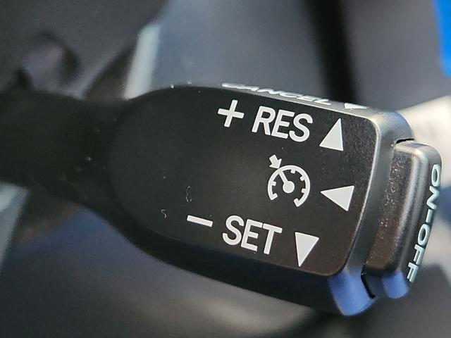 エスクァイア ハイブリッドＧｉプレミアムパッケジブラックテーラード　９インチナビ　バックカメラ　フルセグ　Ｂｌｕｅｔｏｏｔｈ　クルコン　ＥＴＣ２．０　ドラレコ前後　両側パワスラ　シートヒーター　ステアリングヒーター　セーフティーセンス　オートライトＬＥＤ　純正アルミ（18枚目）